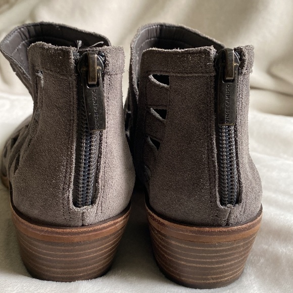 Vince Camuto Peera cutout bootie. Gray women size 7 - Picture 4 of 8